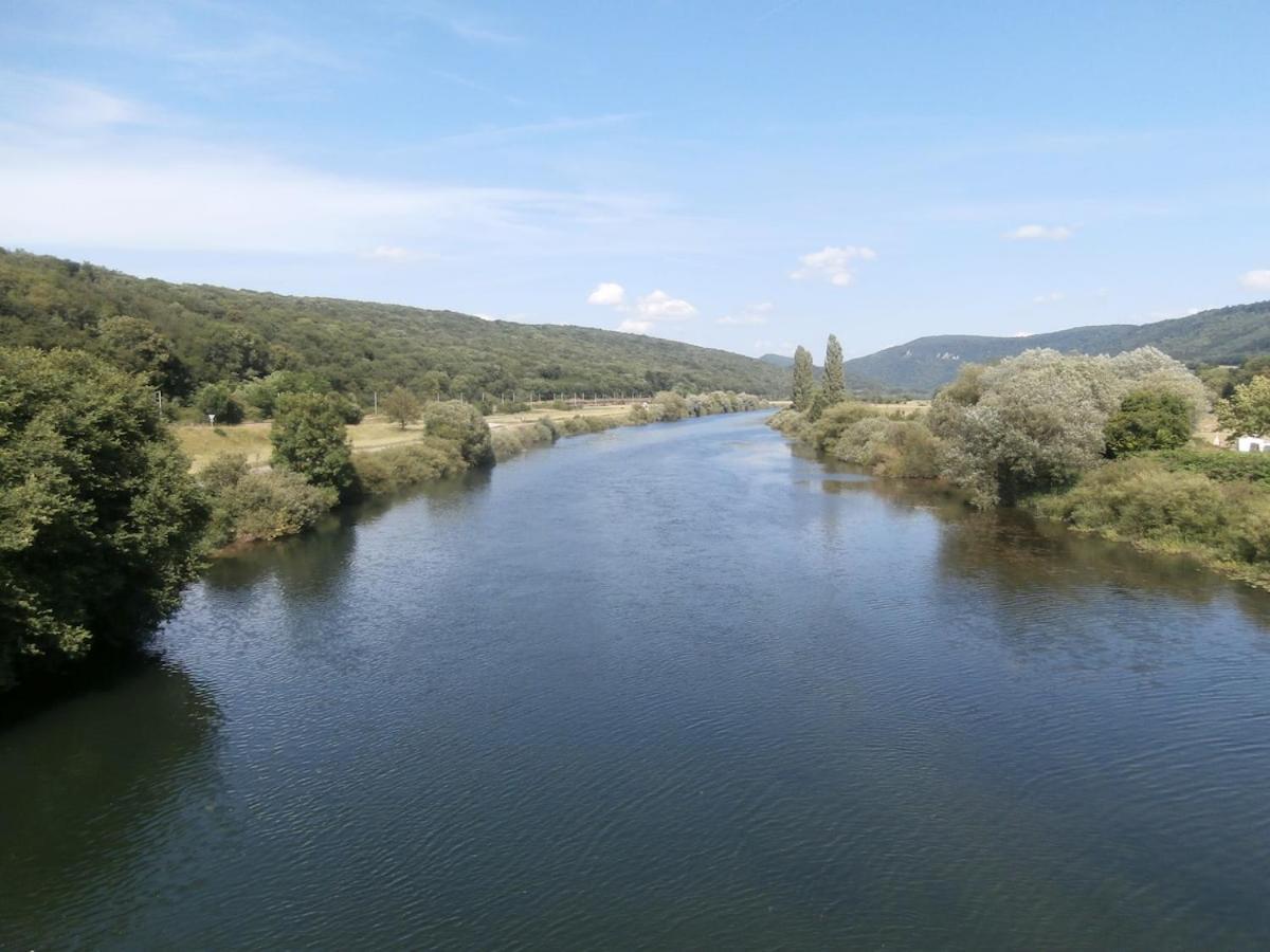 Gite 3 Etoiles "Entre Sources Et Riviere" Besancon Vaire-le-Grand Екстериор снимка